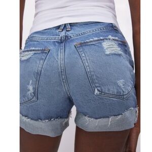Good American Good Girlfriend Denim Shorts. Size 6